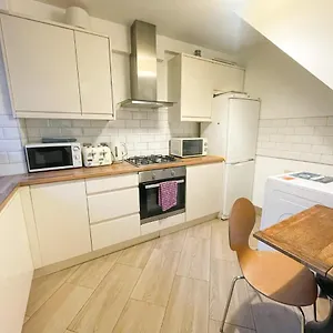 Holiday home Flat 4, Kingsbury House, London